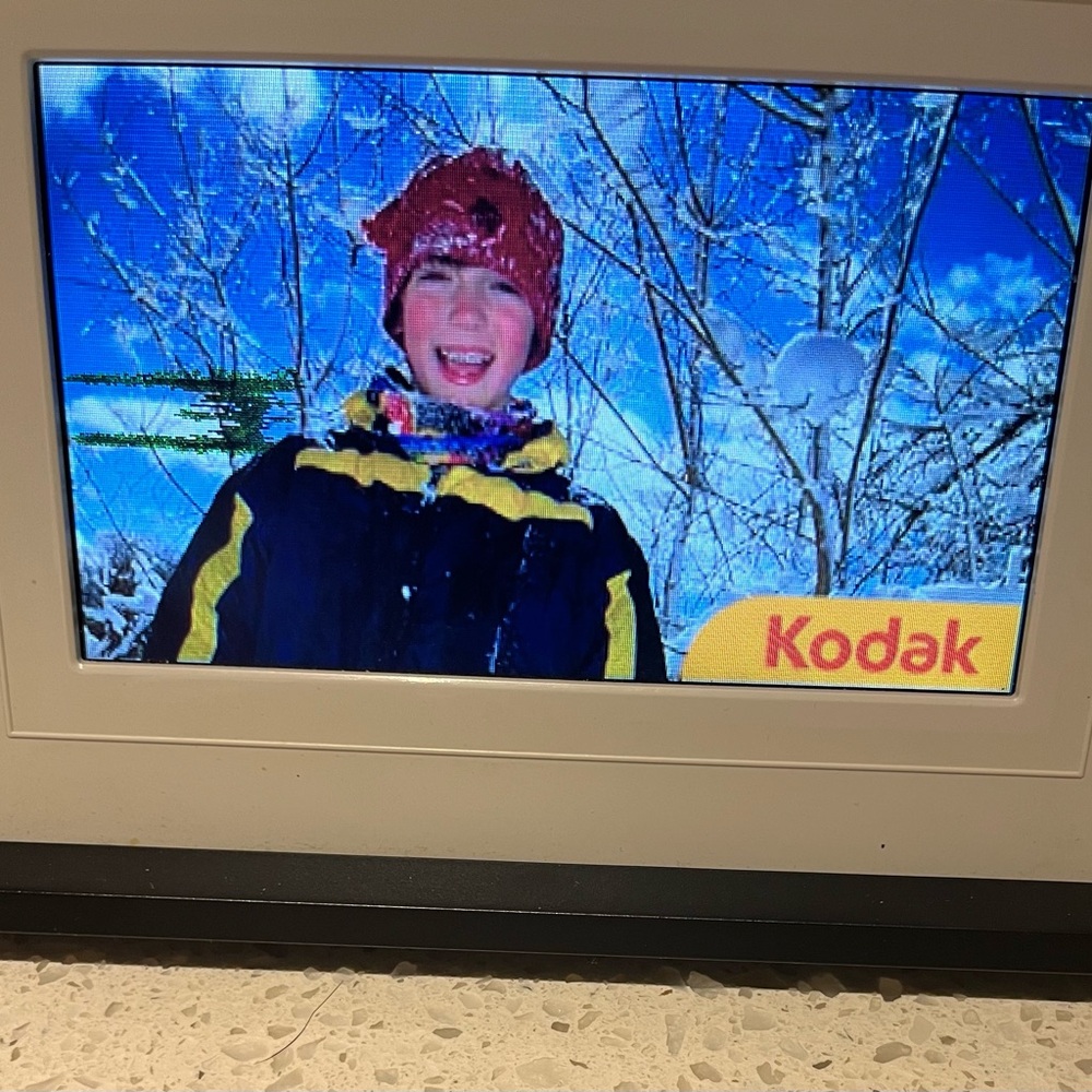 Kodak EasyShare P720 Digital Frame with Yellow Accents